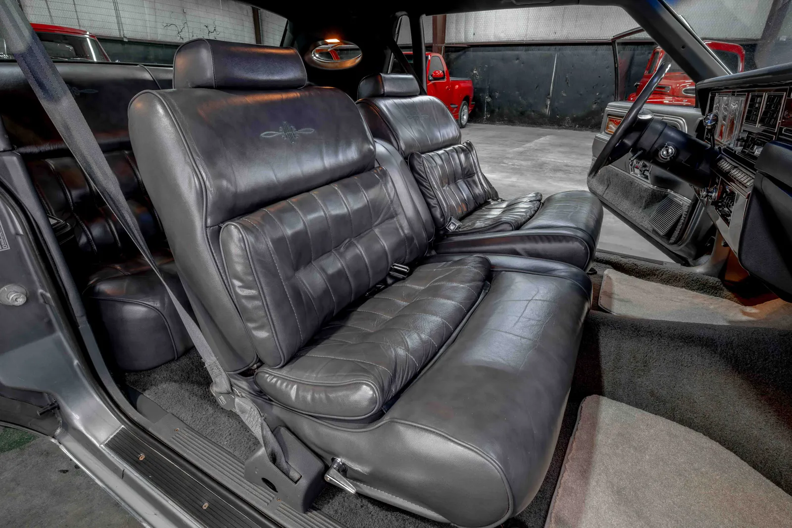1983-Lincoln-Continental-Black-668677--47.jpg